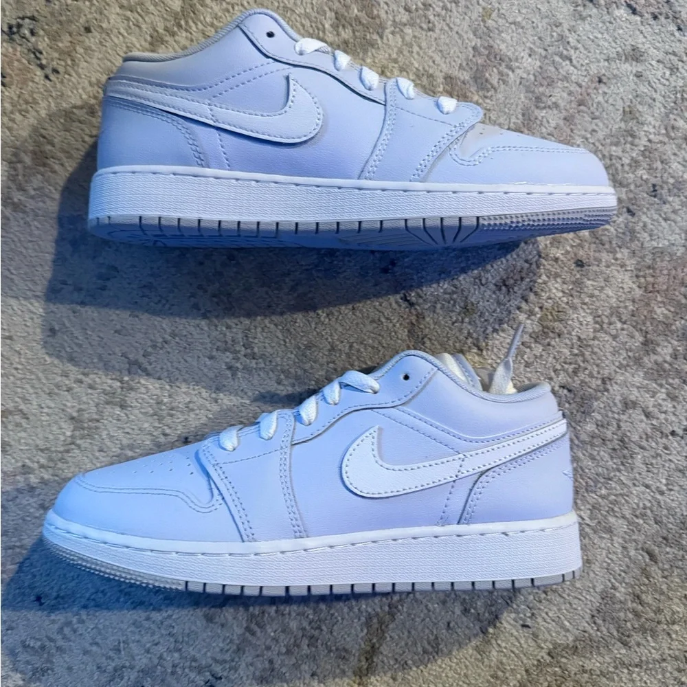 Air Jordan 1 Low GS “Concord” — White/Black — Youth 7.5Y / Women’s 9